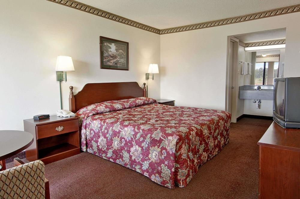 Rodeway Inn Concord Esterno foto
